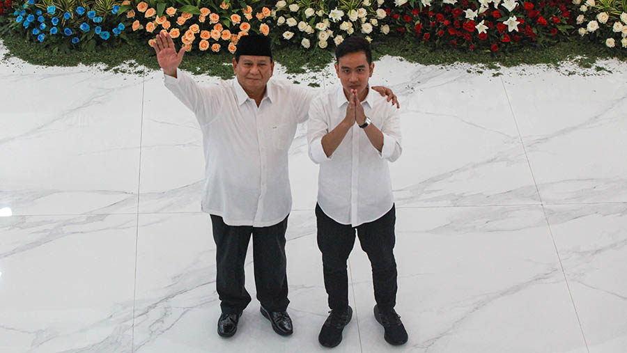 Presiden & Wapres terplih Prabowo-Gibran saat rapat pleno penetapan di gedung KPU, Rabu (24/4/2024). (Bloomberg Technoz/Andrean Kristianto)