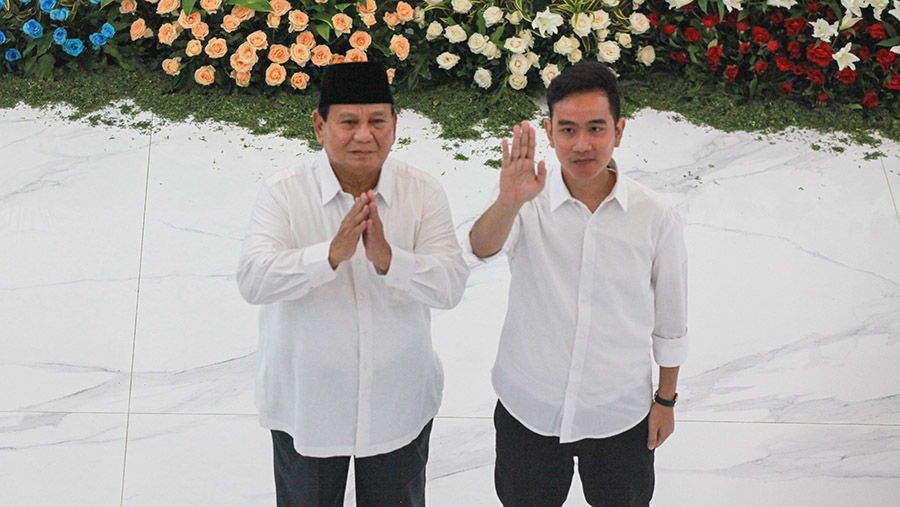 Presiden & Wapres terplih Prabowo-Gibran saat rapat pleno penetapan di gedung KPU, Rabu (24/4/2024). (Bloomberg Technoz/Andrean Kristianto)
