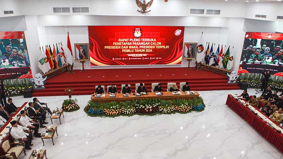 Rapat pleno penetapan presiden dan wakil presiden terpilih di gedung KPU, Rabu (24/4/2024). (Bloomberg Technoz/Andrean Kristianto)