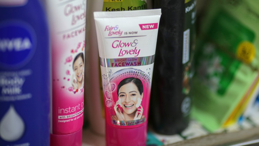 Produk pembersih wajah Unilever, Glow & Lovely. (Dok: Bloomberg)