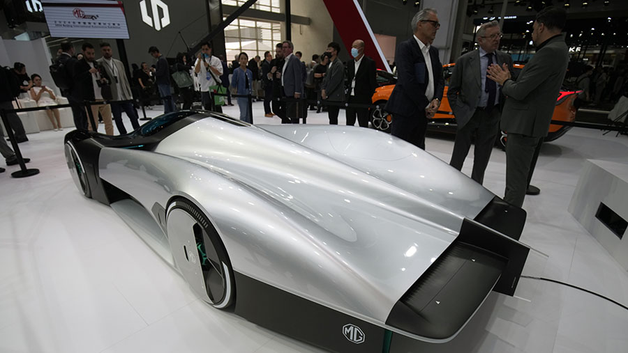 Kendaraan listrik konsep SAIC Motor Corp. MG EXE181 dipamerkan saat Beijing Auto Show di Beijing, Tiongkok, Kamis (25/4/2024). (Qilai Shen/Bloomberg)