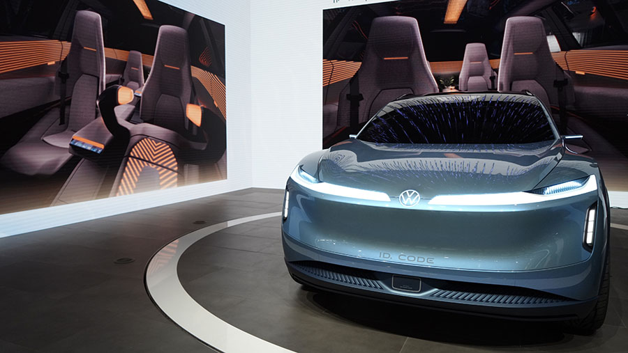 Mobil listrik konsep Volkswagen AG ID.CODE dipamerkan saat Beijing Auto Show di Beijing, Tiongkok, Kamis (25/4/2024). (Qilai Shen/Bloomberg)
