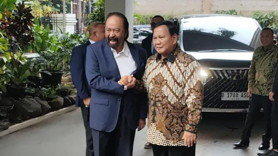 Presiden terpilih Prabowo Subianto bertemu Ketum NasDem, Surya Paloh. (Bloomberg Technoz/Muhammad Fikri)