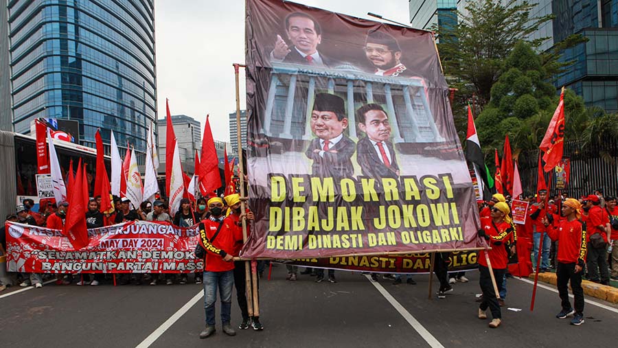 Demo buruh memperingati Hari Buruh Internasional (May Day) di kawasan M.H. Thamrin, Jakarta, Rabu (1/5/2024). (Bloomberg Technoz/Andrean Kristianto)
