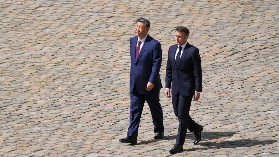 Presiden China Xi Jjinping dan Presiden Prancis Emmanuel Macron. (Dok: Bloomberg)