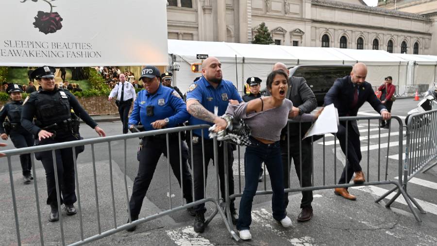 Met Gala di NYC Dijaga Ketat Polisi dari Protes Pro-Palestina. (Dok: Bloomberg)