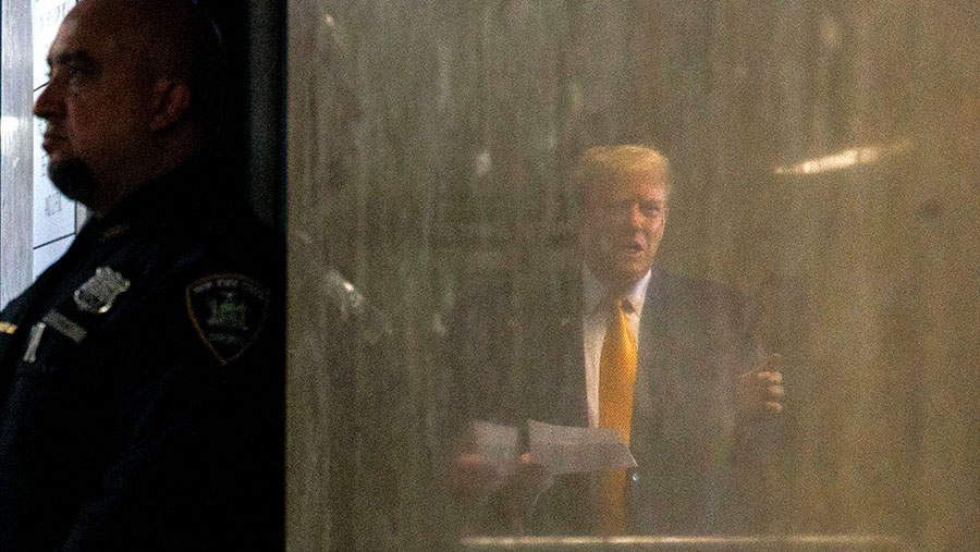 Mantan Presiden AS Donald Trump di pengadilan pidana Manhattan di New York, AS, Selasa (7/5/2024). (Sarah Yenesel/EPA/Bloomberg)