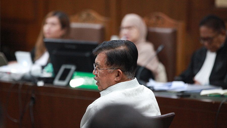 Mantan Wapres, Jusuf Kalla menjadi saksi kasus dugaan korupsi LNG di Pengadilan Tipikor, Kamis (16/5/2024). (Bloomberg Technoz/Andrean Kristianto)