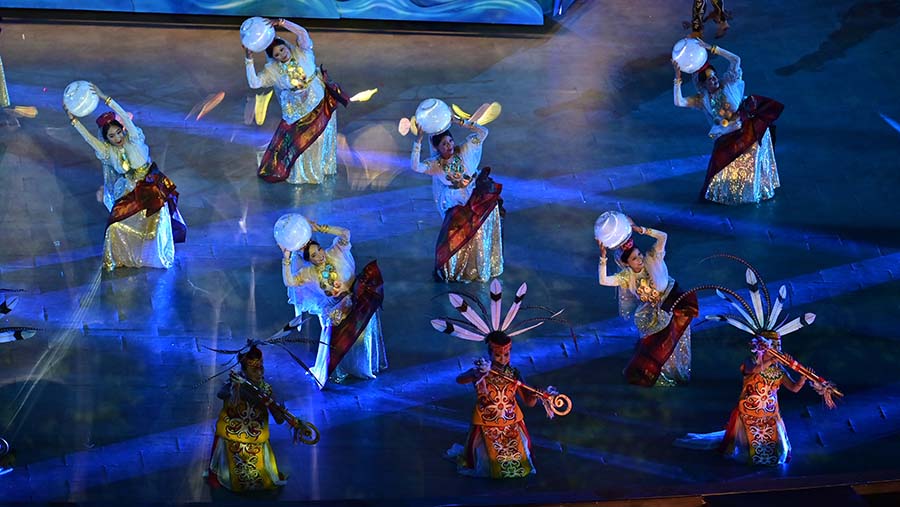 Alunan seni musik dan tari khas budaya Indonesia mengiringi makan malam. (Medcen WWF 2024/Aprillio Akbar/nym)