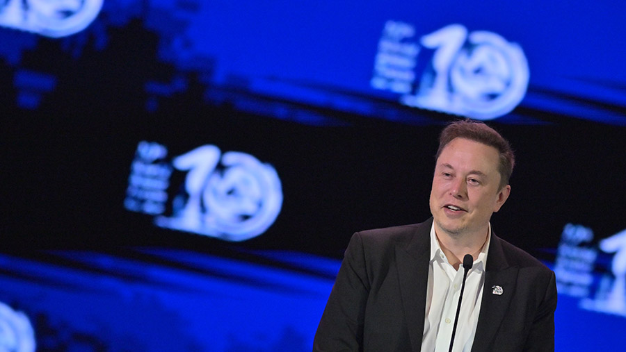 CEO Tesla Inc. dan SpaceX Elon Musk saat pembukaan World Water Forum ke-10 2024 di Nusa Dua, Bali, Senin (20/5/2024). (Medcen WWF 2024/Aprillio Akbar)