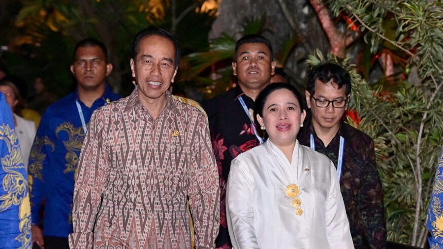 Presiden Jokowi dan Ketua DPR Puan Maharani pada acara Gala Dinner World Water Forum ke-10 di Bali. (Dok Setpres RI)