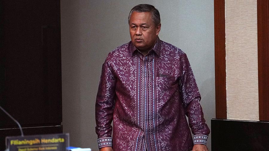 Gubernur Bank Indonesia, Perry Warjiyo mengumumkan Hasil Rapat Dewan Gubernur Bulan Mei 2024 di Jakarta, Rabu (22/5/2024). (Dimas Ardian/Bloomberg)