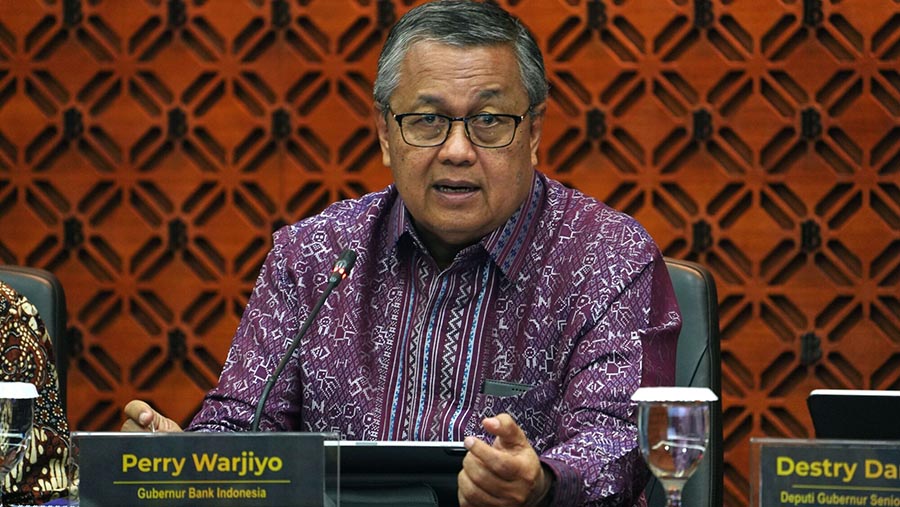 Gubernur Bank Indonesia, Perry Warjiyo mengumumkan Hasil Rapat Dewan Gubernur Bulan Mei 2024 di Jakarta, Rabu (22/5/2024). (Dimas Ardian/Bloomberg)
