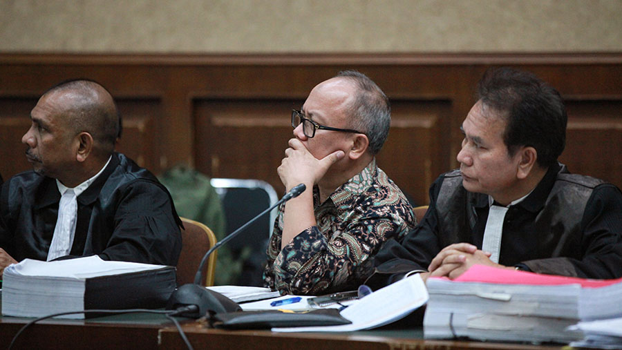 Mantan Sekjen Kementan, Kasdi Subagyono dalam persidangan di Pengadilan Tipikor, Senin (27/5/2024). (Bloomberg Technoz/Andrean Kristianto)
