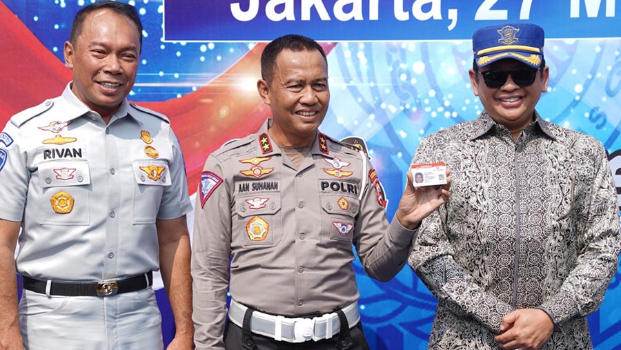 Kakorlantas Polri Aan Suhanan meresmikan SIM C khusus Motor Gede atau Moge bersama Ketua MPR Bambang Soesatyo. (Dok. Humas Polri)