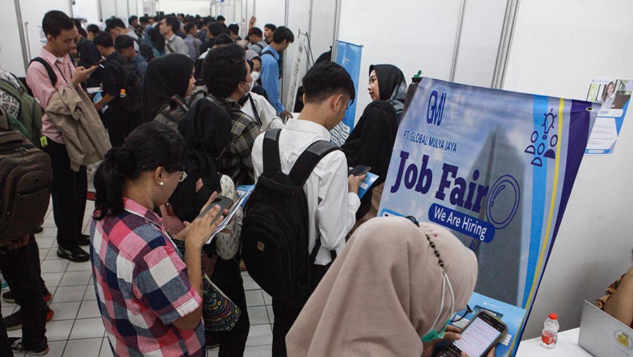 Terdapat 1.200 lowongan yang disediakan untuk mengurangi angka pengangguran di Jakarta. (Bloomberg Technoz/Andrean Kristianto)