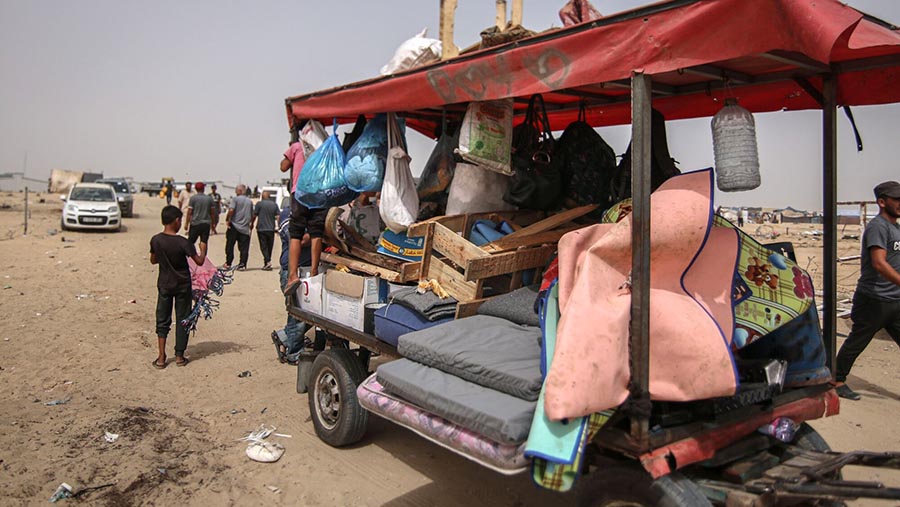 Tadinya kamp tersebut dipenuhi dengan tenda-tenda milik orang-orang yang melarikan diri dari serangan terhadap kota itu. Ahmad Salem/Bloomberg)