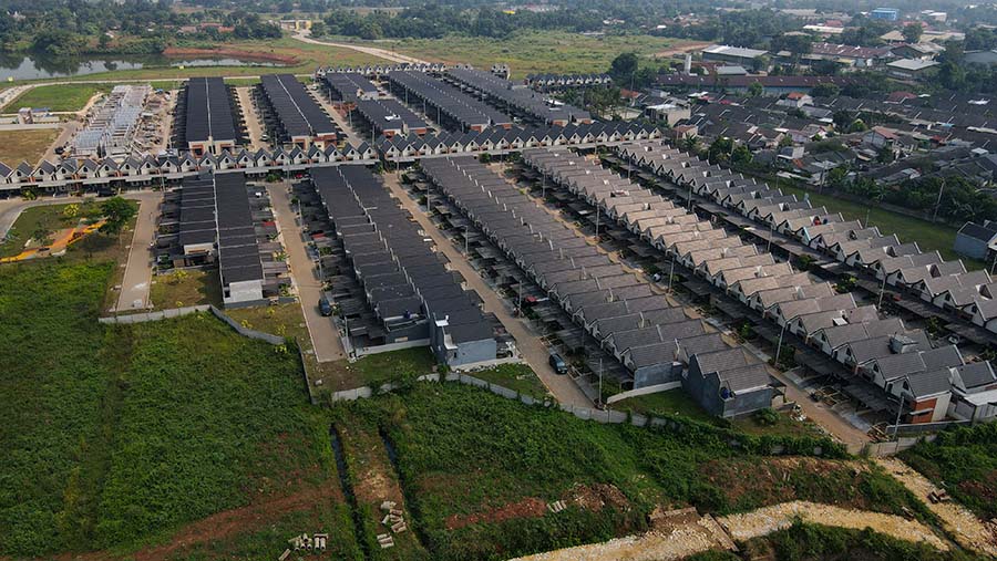 Suasana pembangunan perumahan di kawasan Cileungsi, Kab Bogor, Jawa Barat, Kamis (30/5/2024). (Bloomberg Technoz/Andrean Kristianto)