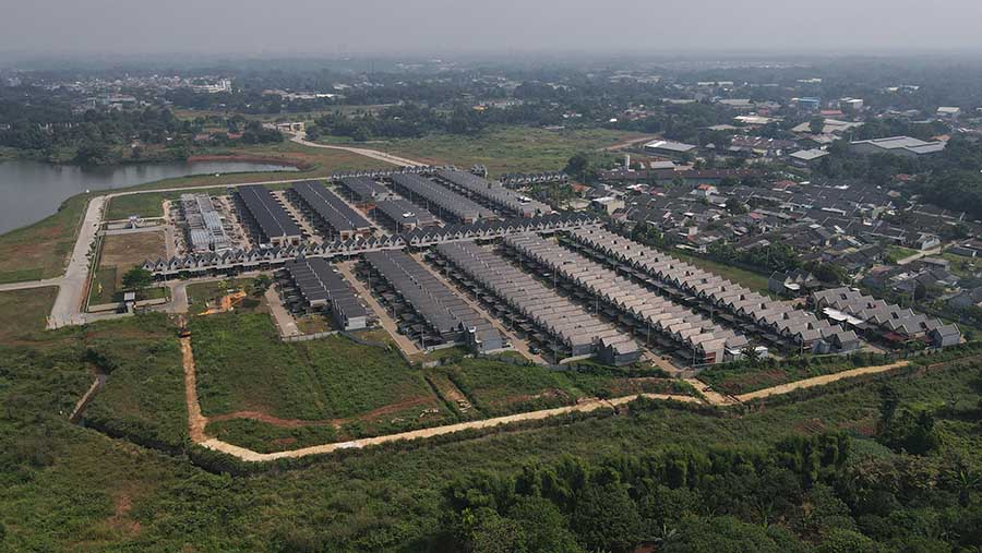 Suasana pembangunan perumahan di kawasan Cileungsi, Kab Bogor, Jawa Barat, Kamis (30/5/2024). (Bloomberg Technoz/Andrean Kristianto)