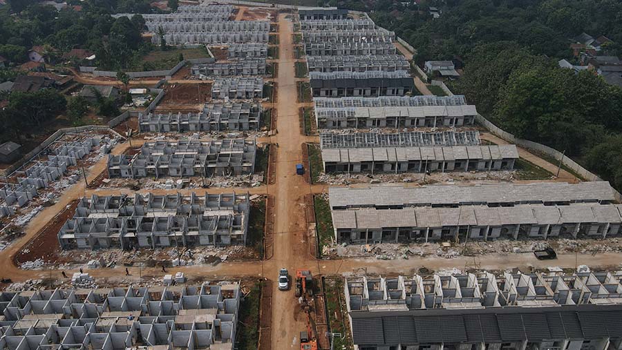 Suasana pembangunan perumahan di kawasan Cileungsi, Kab Bogor, Jawa Barat, Kamis (30/5/2024). (Bloomberg Technoz/Andrean Kristianto)