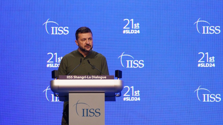 Volodymyr Zelenskiy, presiden Ukraina, berbicara pada Dialog IISS Shangri-La di Singapura, pada Minggu,(2/6/2024)./Bloomberg-Ore Huiying