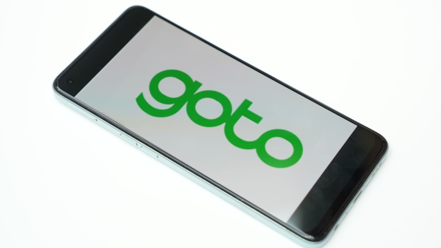 Logo GOTO di Handphone di Jakarta, Indonesia (Dimas Ardian/Bloomberg)