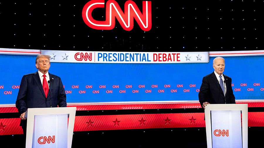 Presiden AS Joe Biden dan Ex-Presiden AS Donald Trump saat debat presiden pertama di Atlanta, AS, Kamis (27/6/2024). (Eva Marie Uzcategui/Bloomberg)