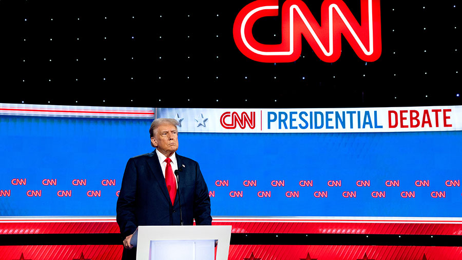 Mantan Presiden AS Donald Trump saat debat presiden pertama di Atlanta, Georgia, AS, Kamis (27/6/2024). (Eva Marie Uzcategui/Bloomberg)
