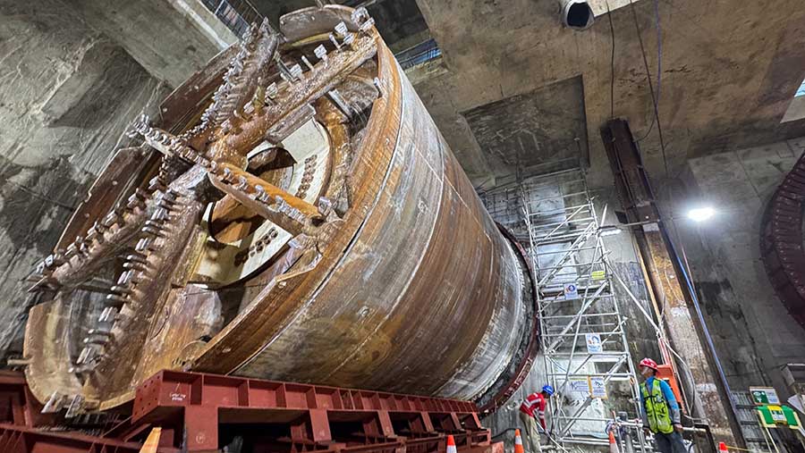 Pembangunan terowongan Stasiun Glodok menuju Stasiun Kota menggunakan mesin bor terowongan (tunnel boring machine) 1. (Andrean Kristianto)