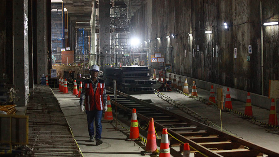 Stasiun Glodok terdiri dari 2 lantai dengan panjang  240 meter, lebar 19,8 meter dan di kedalaman 18,45 meter.  (Bloomberg Technoz/Andrean Kristianto)