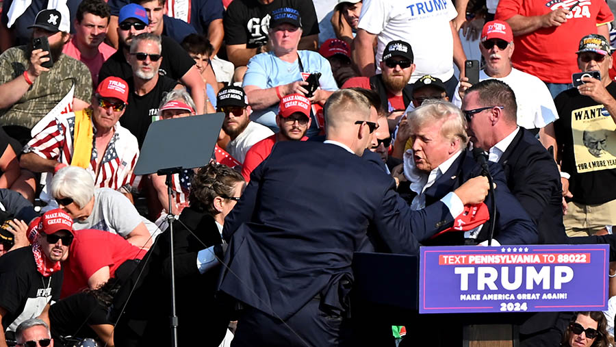 Mantan Presiden AS Donald Trump selama acara kampanye di Butler Farm Show Inc.,Pennsylvania, AS, Sabtu (13/7/2024). (Joe Appel/Bloomberg)