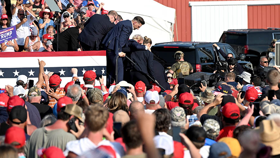 Mantan Presiden AS Donald Trump selama acara kampanye di Butler Farm Show Inc.,Pennsylvania, AS, Sabtu (13/7/2024). (Joe Appel/Bloomberg)