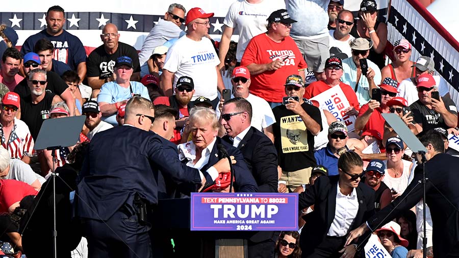 Mantan Presiden AS Donald Trump selama acara kampanye di Butler Farm Show Inc.,Pennsylvania, AS, Sabtu (13/7/2024). (Joe Appel/Bloomberg)