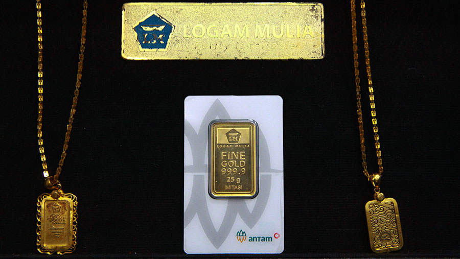 Emas logam mulia Antam di Butik Emas ANTAM, Jakarta, Selasa (16/72024). (Bloomberg Technoz/Andrean Kristianto)
