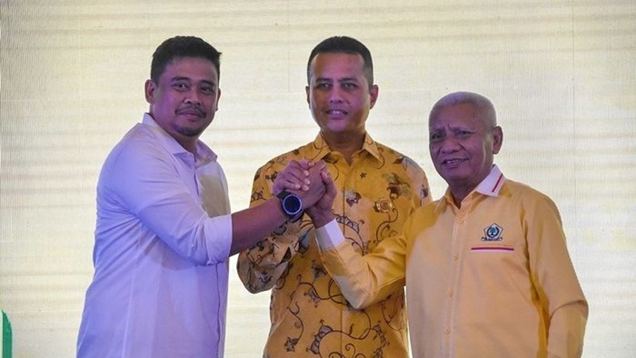 Ketua DPD Golkar Musa Rajekshah bersama Bobby Nasution dan Bupati Asahan Surya. (Dok. Golkar)