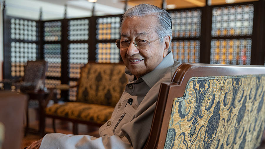 Mantan PM Malaysia, Mahathir Mohamad di Putrajaya, Malaysia, Rabu !1/11/2023). (Sanjit Das/Bloomberg)