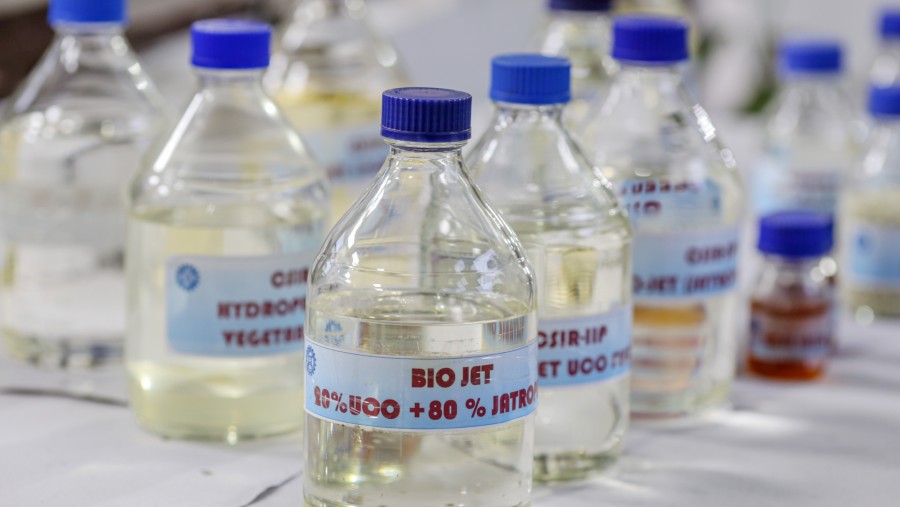 Sampel bioavtur atau bahan bakar bio jet./Bloomberg-Dhiraj Singh