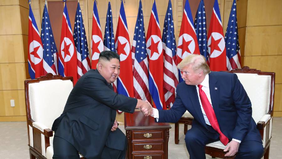 Pemimpin Korut Kim Jong Un dan Donald Trump. (Dok: Dong-A Ilbo/Getty Images)