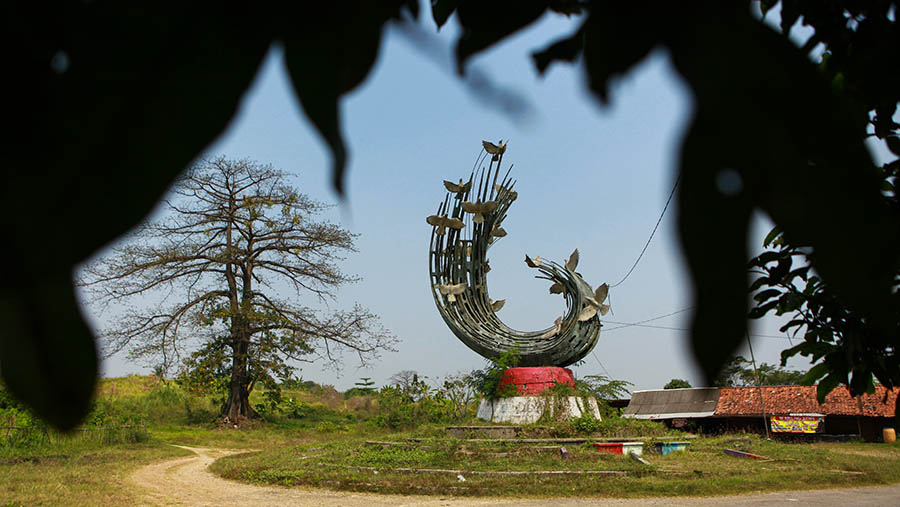 Perum Karawang Baru di Desa Karang Anyar, Kecamatan Klari, Karawang, Jawa Barat, kondisinya terbengkalai. (Bloomberg Technoz/Andrean Kristianto)