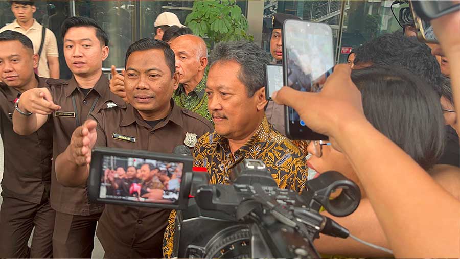 Menteri KKP Sakti Wahyu Trenggono usai pemeriksaan di Komisi Pemberantasan Korupsi, Jumat (26/7/2024). (Bloomberg Technoz/Muhammad Fikri)