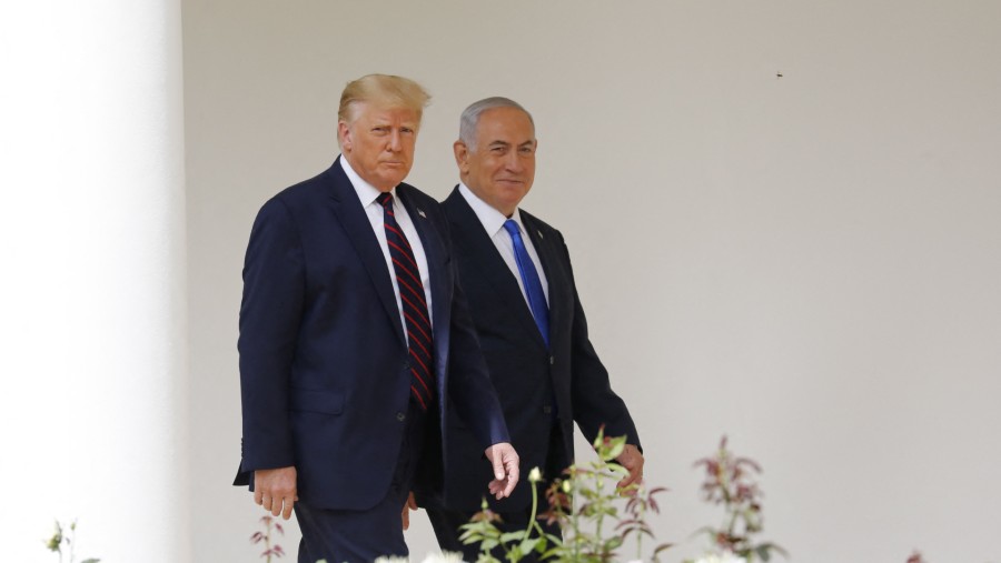 Donald Trump dan Benjamin Netanyahu./Bloomberg-Yuri Gripas