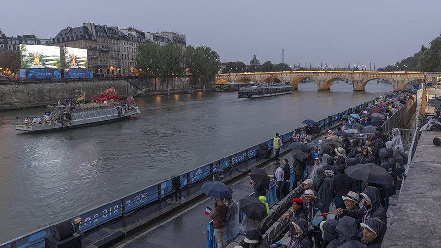 Menggunakan jalur air ini adalah untuk pertama kalinya dilakukan di olimpiade. (Nathan Laine/Bloomberg)