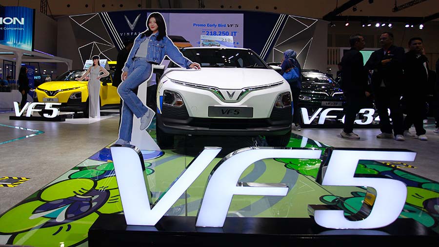 VinFast VF5, EV asal Vietnam selama gelaran GIIAS dijual seharga Rp 218.250.000 untuk baterai berlangganan. (Bloomberg Technoz/Andrean Kristianto)