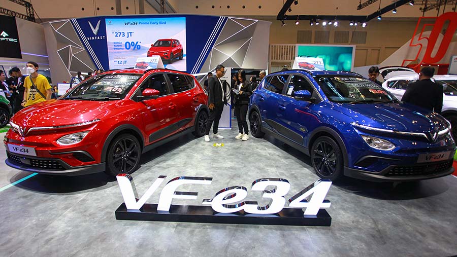 VinFast VF e34 di GIIAS 2024 dibanderol Rp218,250 juta untuk 1.000 unit pertama VinFast VF5 dan VinFast VF e34. (Bloomberg Technoz/Andrean Kristianto)