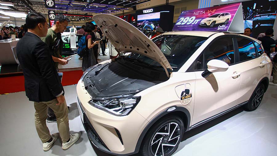 Neta V-II, EV asal China ini dibanderol Rp299 juta setelah adanya insentif pajak pertambahan nilai (PPN). (Bloomberg Technoz/Andrean Kristianto)