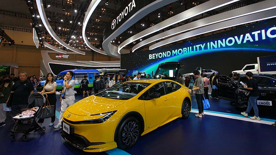 GIIAS 2024 tahun ini telah memperkenalkan lebih dari 40 unit kendaraan baru.  (Bloomberg Technoz/Andrean Kristianto)