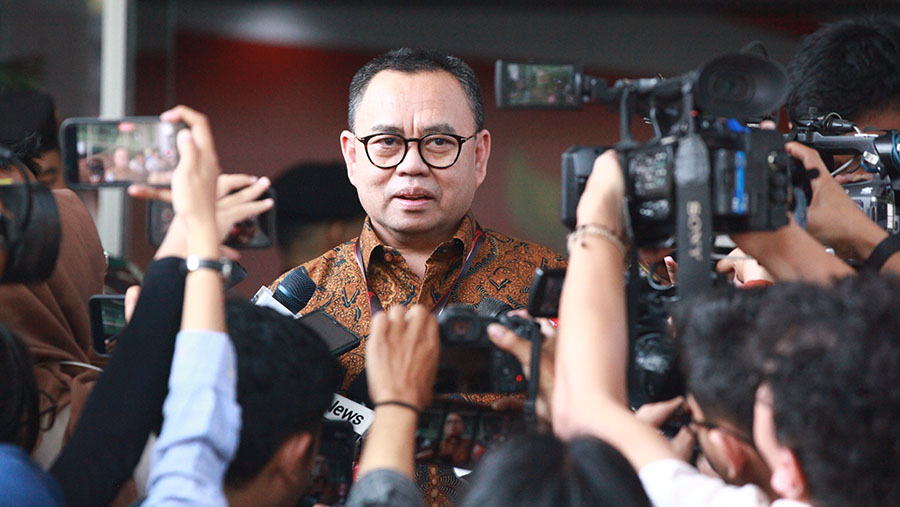 Mantan Menteri ESDM Sudirman Said usai  mengikuti tes tertulia Calon pimpinan KPK di Jakarta, Rabu (31/7/2024). (Bloomberg Technoz/Andrean Kristianto)