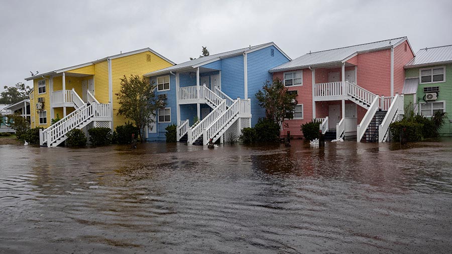 Badai Tropis Debby akan membawa hujan lebat dan banji di Pantai Timur AS setelah menghantam Florida.  (Christian Monterrosa/Bloomberg)