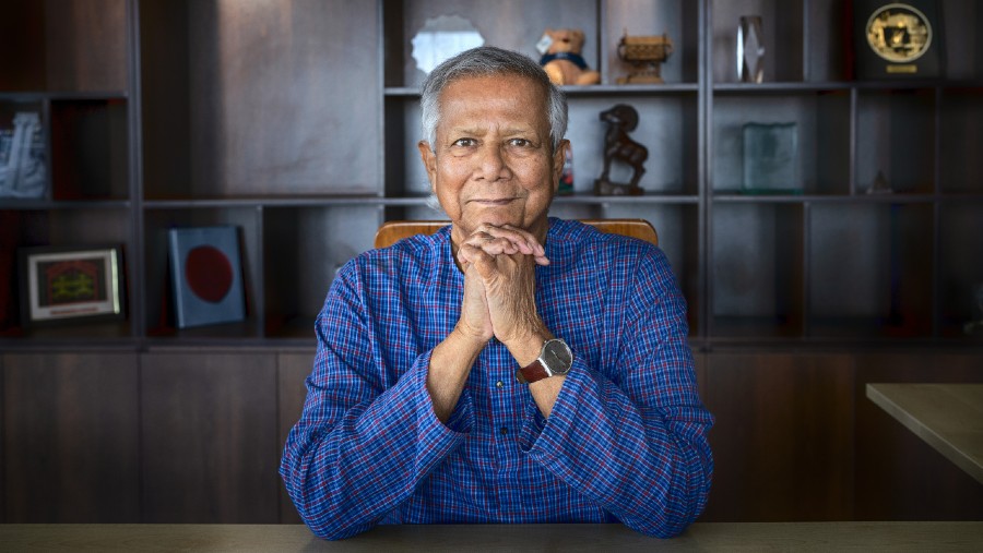 Muhammad Yunus dinobatkan sebagai kepala pemerintahan sementara Bangladesh yang baru (Dok: Bloomberg)