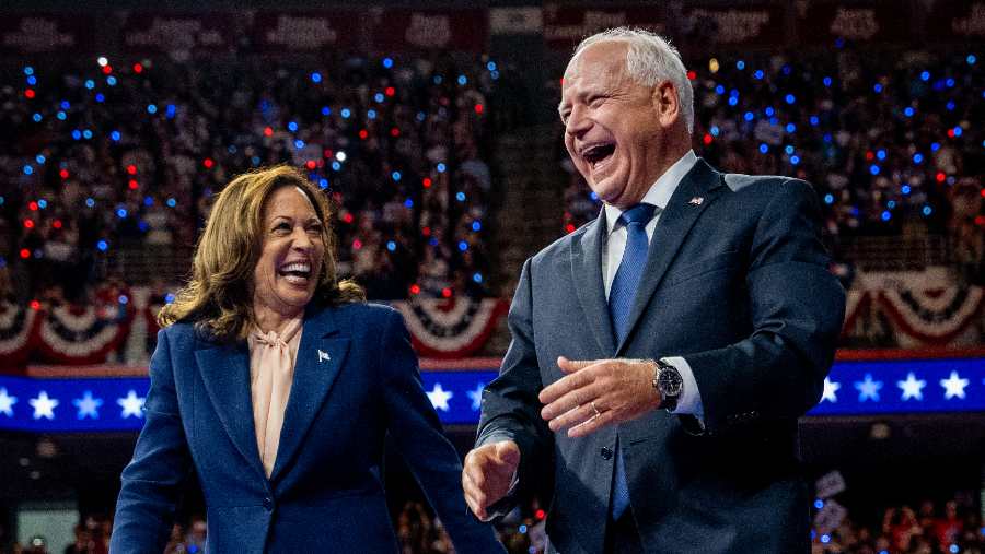 Paslon Partai Demokrat, Kamala Harris dan Tim Walz. (Dok: Bloomberg)